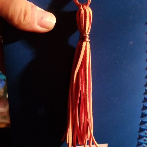 Coral colored faux leather tassel - Picture 3 of 5
